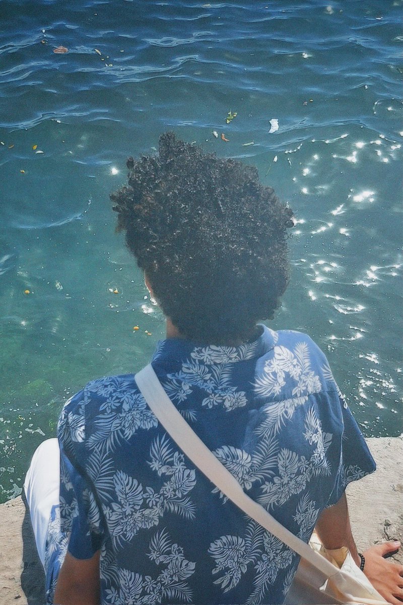 adoardin's tweet image. tem tons de azul que eu só conheço por causa de salvador