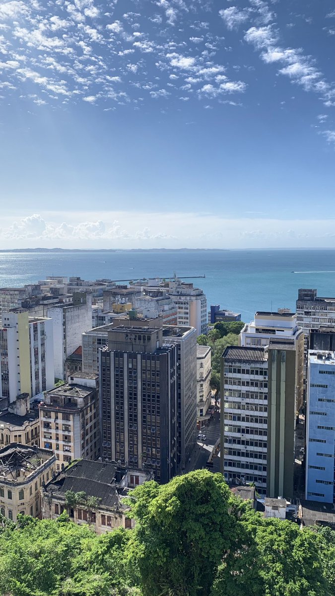 adoardin's tweet image. tem tons de azul que eu só conheço por causa de salvador