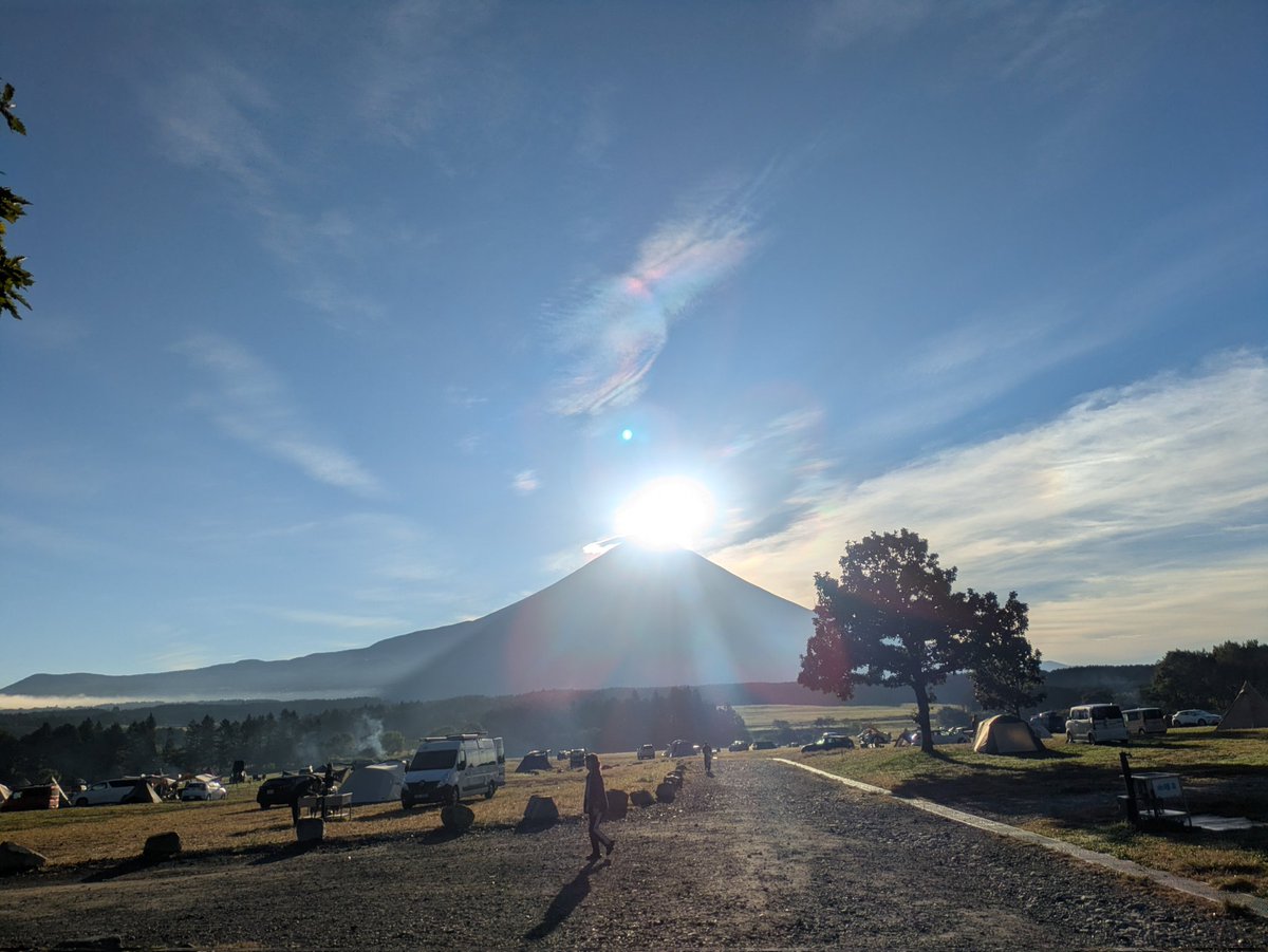 CAMPSAIHIDE's tweet image. おはようございます☁
木曜日
今日から平常運転
5勤の始まりです🫡🥹

昨日の今頃は
朝焚火して朝ラーして
ダイヤモンド富士見て
贅沢な時間でした😊

次回は3月！👀

今日も1日
昨日pic🗻