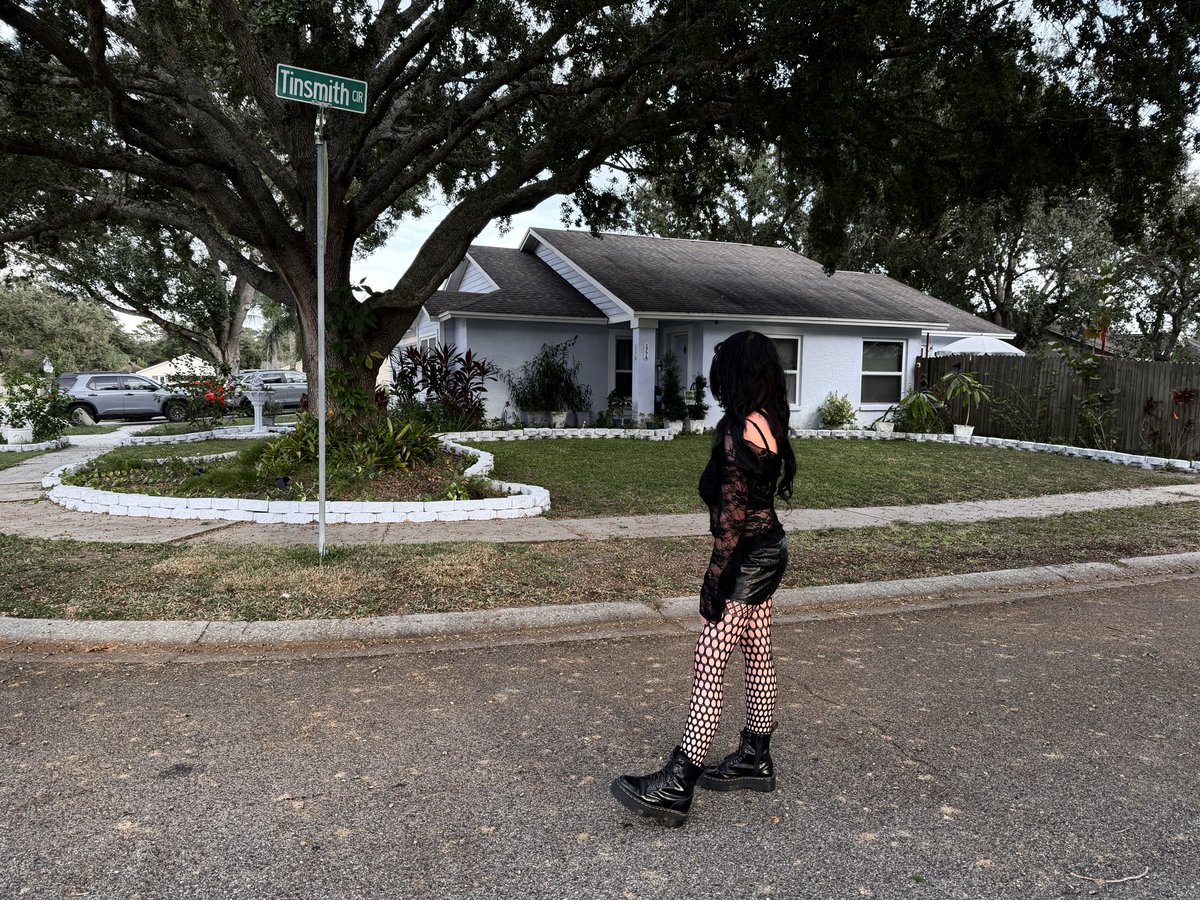 spookyhellions's tweet image. welcome to suburbia ✂️🏡 #edwardscissorhands #filminglocation