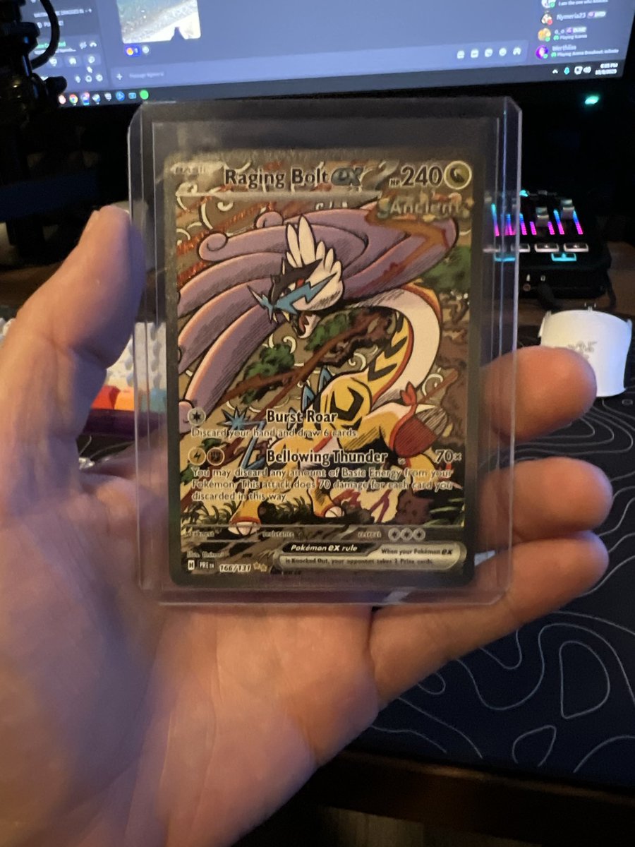 dotscribblesOG's tweet image. Decided to rip open my Prismatic Evolutions Surprise Box. Not disappointed whatsoever.