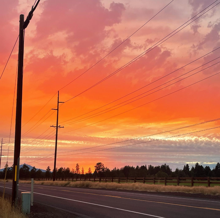 AfraSmith343's tweet image. Caught this sunset a few nights ago. Gotta love the sky. #sunset #oregon