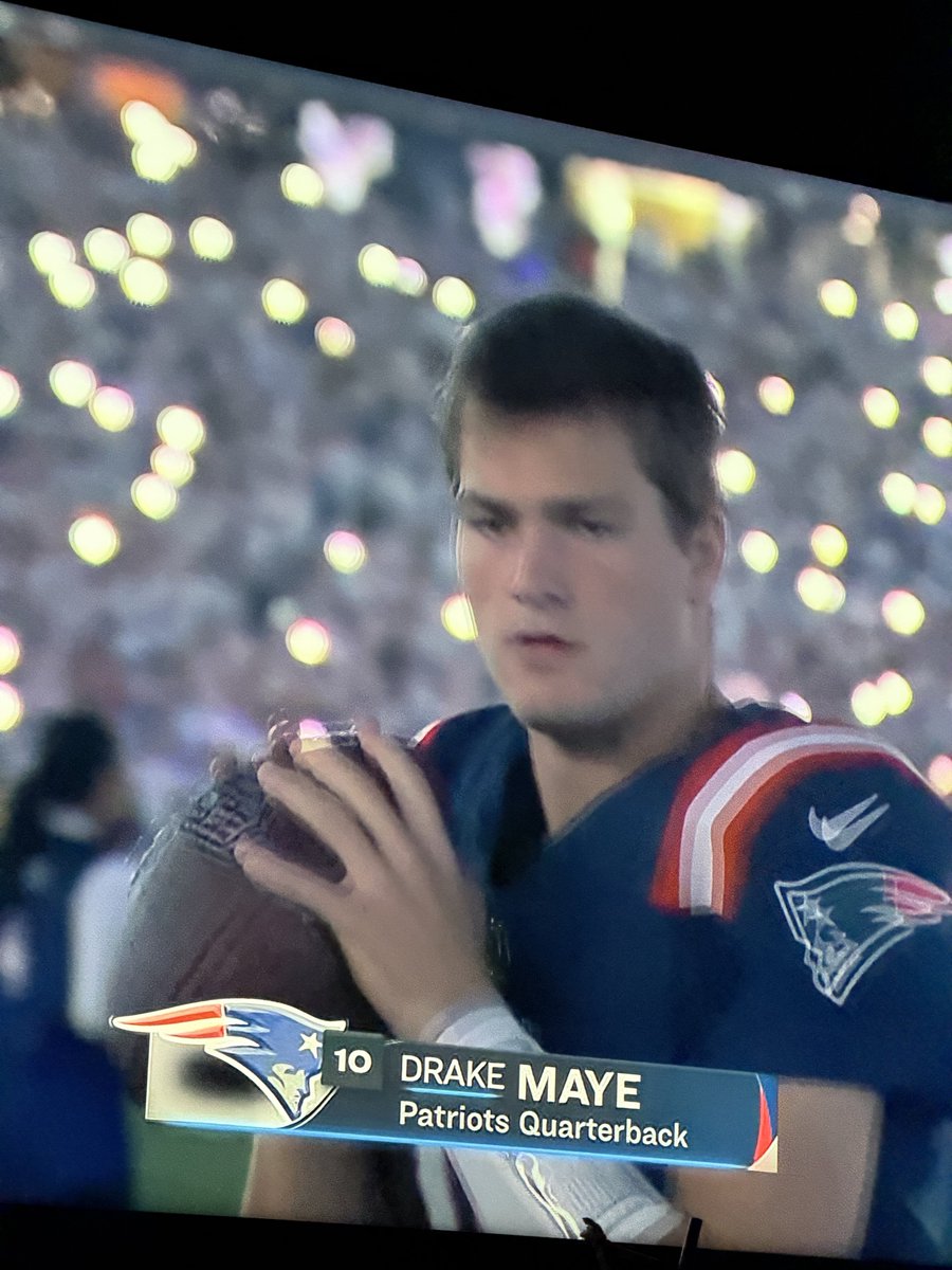 Rewatching QB Drake Maye play football again because I can 🥹💙❤️🏈🔥🫶🏼 I love you so much Drake!! Go Pats #GoPats #DrakeMaye