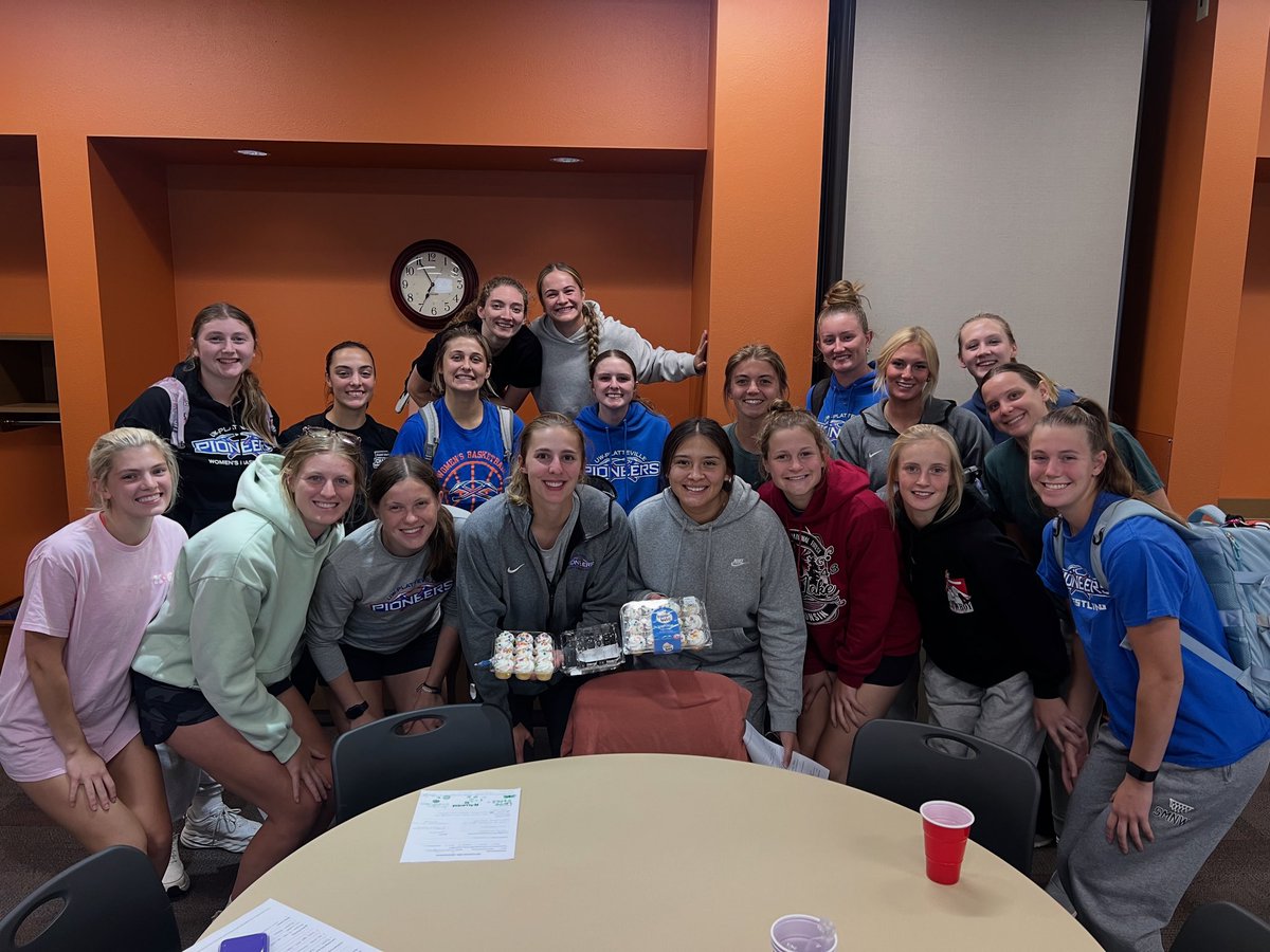 UWPlattWBB's tweet image. Ended the day with leadership and a birthday celebration for @laurensparks321 🎉 Grateful for this group and ready for another day of growth tomorrow! 💪💙🧡

#SwingTheAxe ⛏️ #BuiltNotGiven