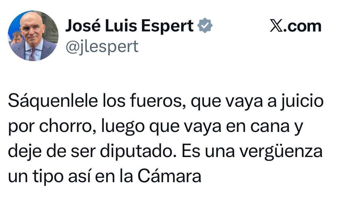 DanteForesi's tweet image. José Luis Espert mirándose al espejo