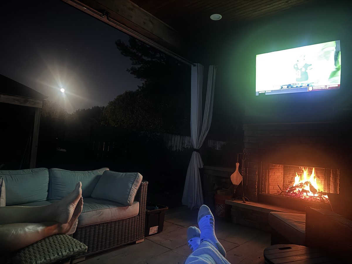 Fall break 🍁 
Football 🏈 
Firelight 🔥 
Feet 👣 
Full moon 🌕 
Fabulous 🥰
<a href="/Coach_Wyant/">𝔾𝕣𝕖𝕘 𝕎𝕪𝕒𝕟𝕥</a>