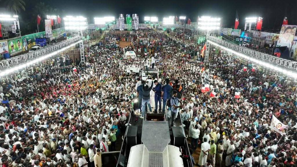 rajeshkannan27's tweet image. #குமாரபாளையம் தொகுதியில், பல கிலோ மீட்டர்கள் மக்கள் அலைக்கு நடுவே நீந்தி, எழுச்சிப்பயணக் கூட்ட நிகழ்வை வந்தடைந்தேன்.

திமுக கூட்டணி, வெற்றுக் கூட்டணி!

#மக்களைக்_காப்போம்
#தமிழகத்தை_மீட்போம்
#ByeByeStalin