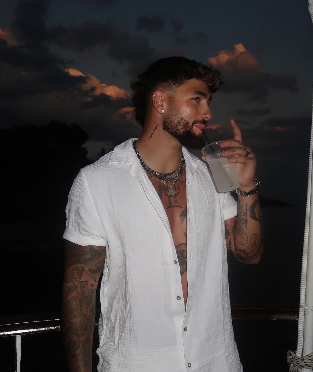 lcdzcpplin's tweet photo. White party ⚪️ https://t.co/0kZaHlr2Hl