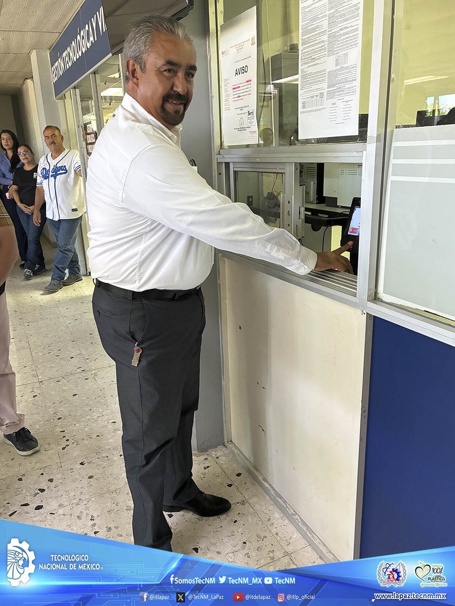 TecNM_LaPaz's tweet image. El IT de La Paz despide con afecto por años de servicio: 
👉Mtro. Mario Ayala Rodríguez, 50 años en la docencia
👉 Mtro. Héctor Arnulfo Hernández Enríquez, 40 años en la docencia
👉Mtro. Enrique Camacho Ruiz , 30 años en la docencia
👉Patricio Avilés Márquez,35 años admitivo.