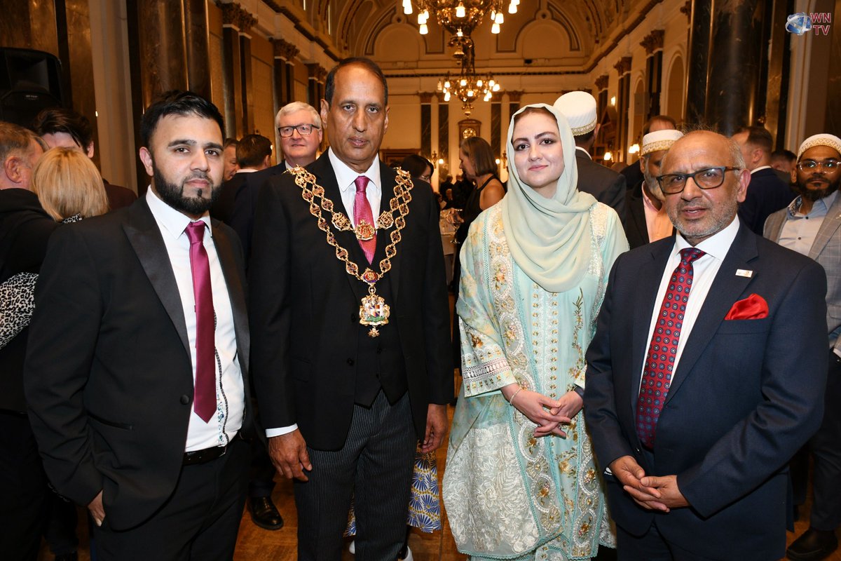 NEW‼️Bankrupt Birmingham Council is spending thousands on a taskforce to tear down 'unauthorised' flags.

Patrol officers will embark on a month-long blitz to remove the Union Jack and St George's Cross - but Palestine flags will stay.

The city's mayor is Muslim Zafar Iqbal. 🇬🇧