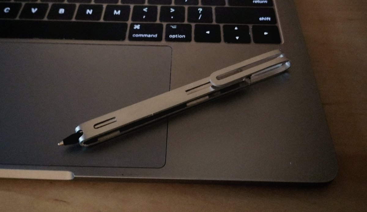 AI_in_LEO's tweet image. Here&apos;s my first attempt at hand bending one. It took about 30 seconds, super easy. Pen insert is really well stuck in there.

This thing feels so good. I don&apos;t know what to iterate. MASSIVE shoutout to @sendcutsend for funding the prototypes!