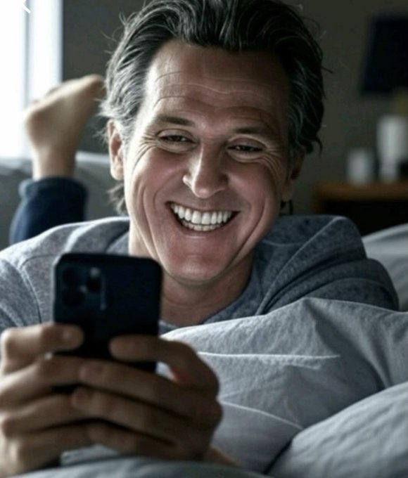 AlohaLokie's tweet image. “DOZY DON” should take some “GAVINOL” ‼️🤣😂🤣