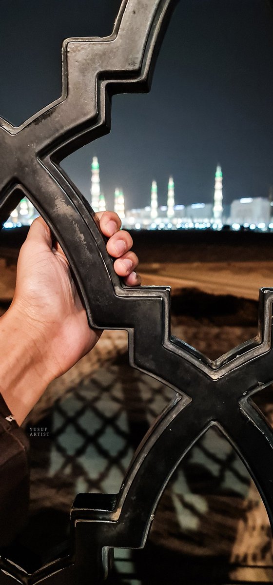 أحد هذه القبور قبر أمي الغالية 
كانت الحياة حياة إلى أن ماتت أمي 
بروا أمهاتكم فوالله إن ألم فقد الأم لايُطاق
 💔