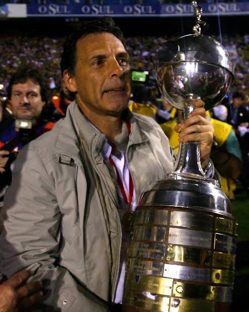 Un tipo grande en la historia del Boca. Hasta siempre, Miguel.