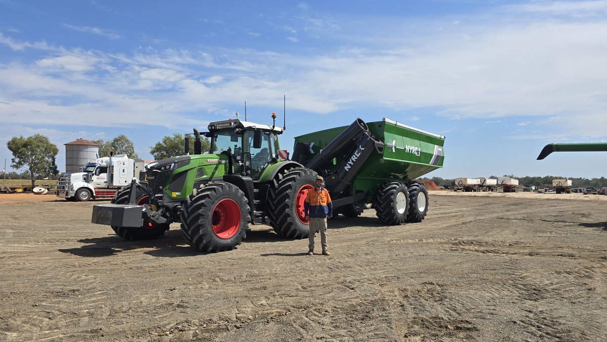 GrainKing 46,000L Nyrex Chaser Bin setup in Walgett NSW this week! 

Cheers to Harrison for giving us a hand on this.

#farming