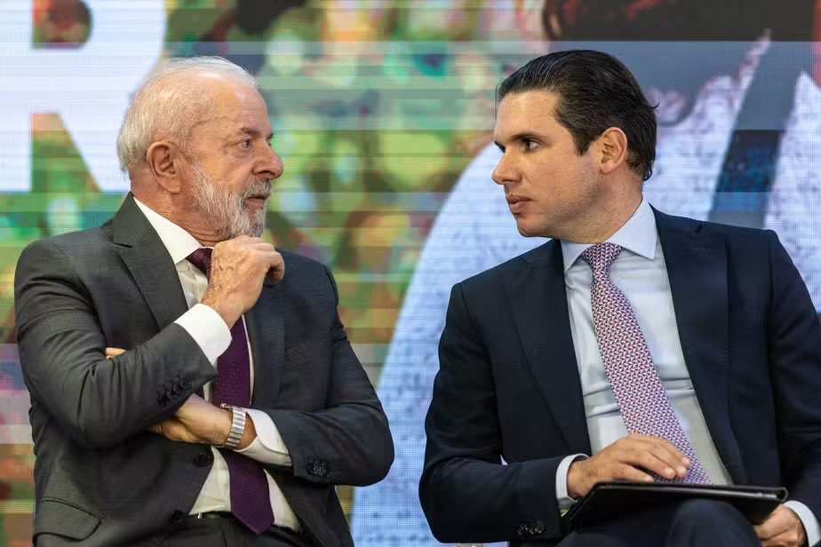 pesquisas_elige's tweet photo. 🚨VAMOS SUBIR UMA TAG: Em homenagem à vergonha imposta pelo Congresso Nacional ao Brasil, em 08/10/2025, peço que escrevam TAXEM EMENDAS DA CORRUPÇÃO nos comentários da postagem. Vamos encher o Twitter de hashtags contrárias ao voto dos esgotos da direita a favor do endividamento da população mais pobre, via isenção de taxas para apostas. As críticas que a direita vem sofrendo dos apoiadores do povo (leia-se: o progressismo) são válidas e aceitáveis. Consigo 1000 comentários com TAXEM EMENDAS DA CORRUPÇÃO?🇧🇷👍😎👉😱