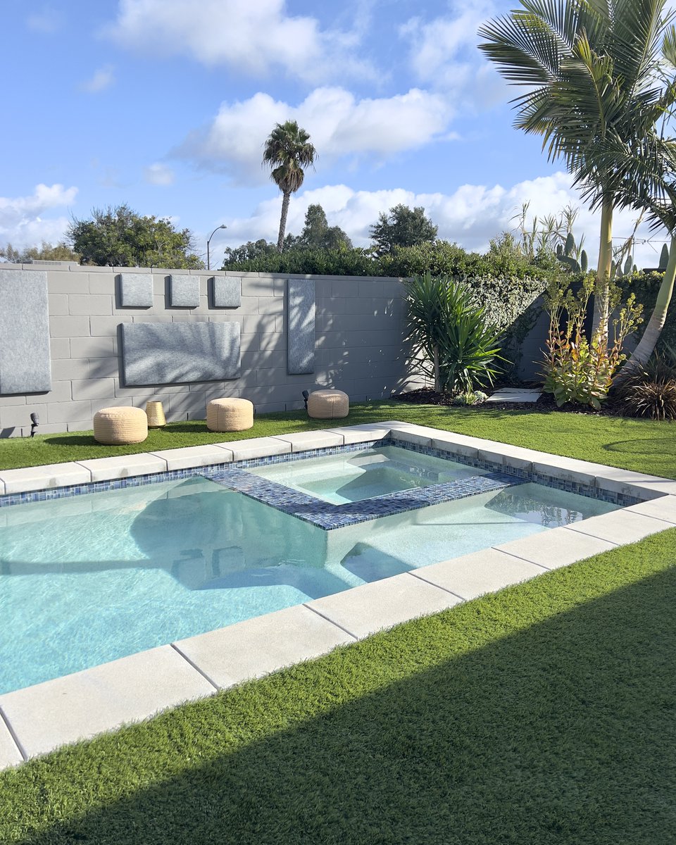 ArtificialTurf_'s tweet image. Seasons fade, but your lawn doesn’t have to.💚

With ATS turf, enjoy a yard that stays green, vibrant, &amp;amp; low-maintenance all year long—rain or shine, summer or fall.

Start planning for your transformation today + create a backyard that last year-round.🌱 artificialturfsupply.com/quote.html