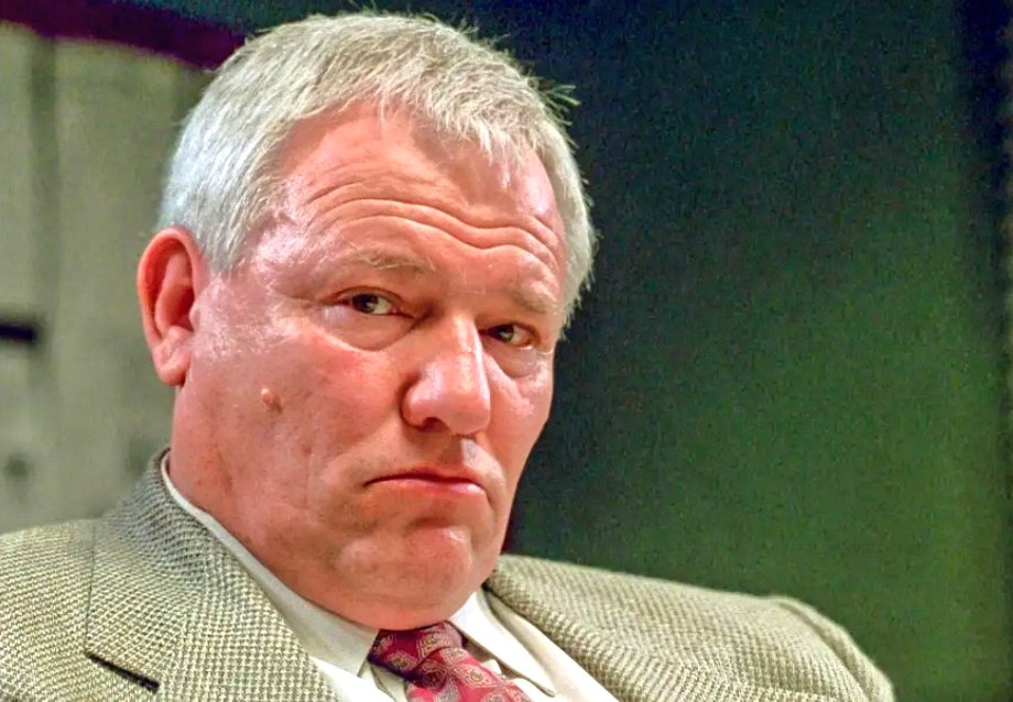 Pikerias's tweet image. El Dato! Buen viaje detective &quot;Crumb&quot; él era #RonDean q.e.p.d quien parte dejando una gran carrera actoral donde caracterizar policías lo hacía cercano en #EarlyEdition al lado de Kyle Chandler y #Nico con Steven Seagal entre otros. Sus papeles secundarios fueron protagonistas.