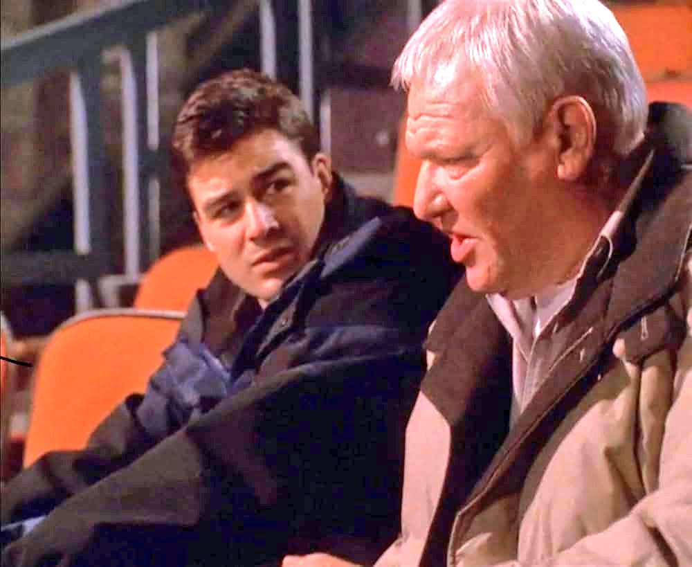 Pikerias's tweet image. El Dato! Buen viaje detective &quot;Crumb&quot; él era #RonDean q.e.p.d quien parte dejando una gran carrera actoral donde caracterizar policías lo hacía cercano en #EarlyEdition al lado de Kyle Chandler y #Nico con Steven Seagal entre otros. Sus papeles secundarios fueron protagonistas.