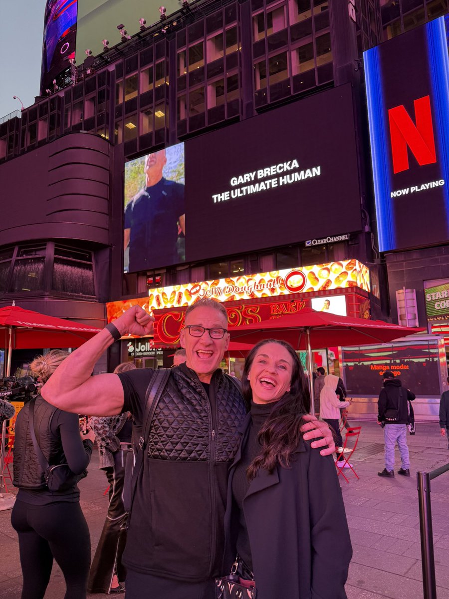 thegarybrecka's tweet photo. We made it to Times Square 🙌🏻

Such a surreal moment. Wow.

Thank you @aiongear for making this happen. https://t.co/pGVGlUbxaR