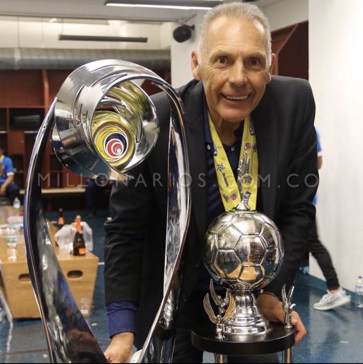 TatoTm's tweet photo. Somos una generación que ha vivido pocos titulos, Miguel nos dejó 2 de ellos y aún así no es lo más valioso que nos deja… Gracias por dejarnos una gran lección de vida, viejo querido.

“TODO SE CURA CON AMOR” 💙 https://t.co/IdaKTifMr4