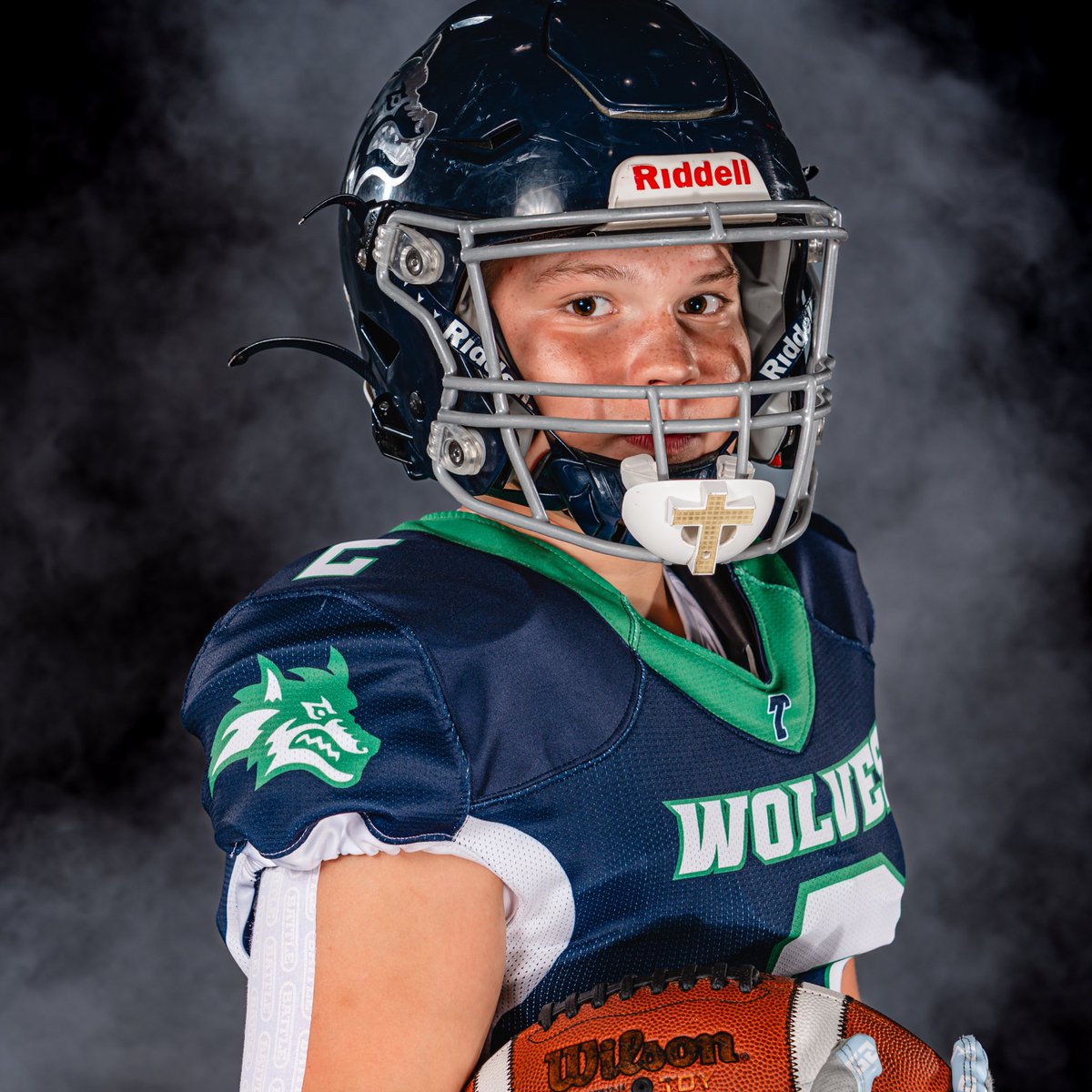 TrishaGrantham5's tweet image. 8th grade Football pics have arrived🏈 Love his toughness yet he still has that sweet smile💙🤍#2 #jrWolves🐺#GranthamIV #Dline #tightend @ag_stl @RAGranthamIV_2 @TJRWolves @gracieraephoto