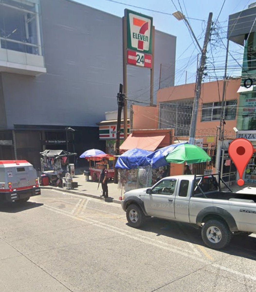 DayanaRubyMena's tweet image. Av. Juan Gil Preciado 973-963, Arcos de Zapopan, 45203 Zapopan, Jal.
En sentido Zapopan a Guadalajara.
#AlEstiloJalisco entre puestos y vehículos, la parada de camiones y ciclovía invadida.
Ni como ayudar al #peaton
@AgenciaAMIM nuevamente solicitamos su intervención