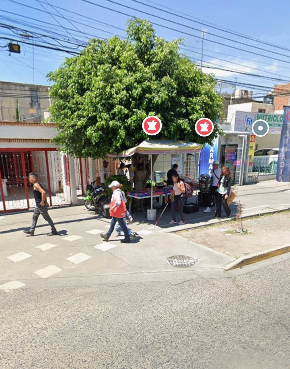 DayanaRubyMena's tweet image. Av. Juan Gil Preciado 973-963, Arcos de Zapopan, 45203 Zapopan, Jal.
En sentido Zapopan a Guadalajara.
#AlEstiloJalisco entre puestos y vehículos, la parada de camiones y ciclovía invadida.
Ni como ayudar al #peaton
@AgenciaAMIM nuevamente solicitamos su intervención