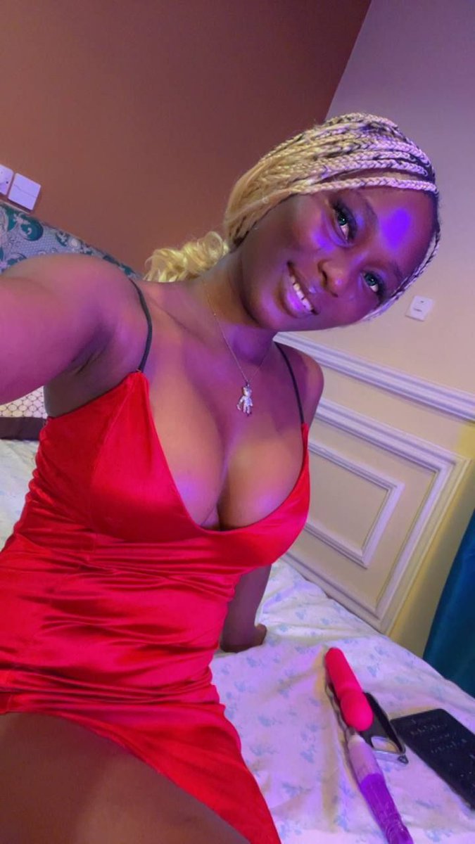 Tell me what you see🤭 😅