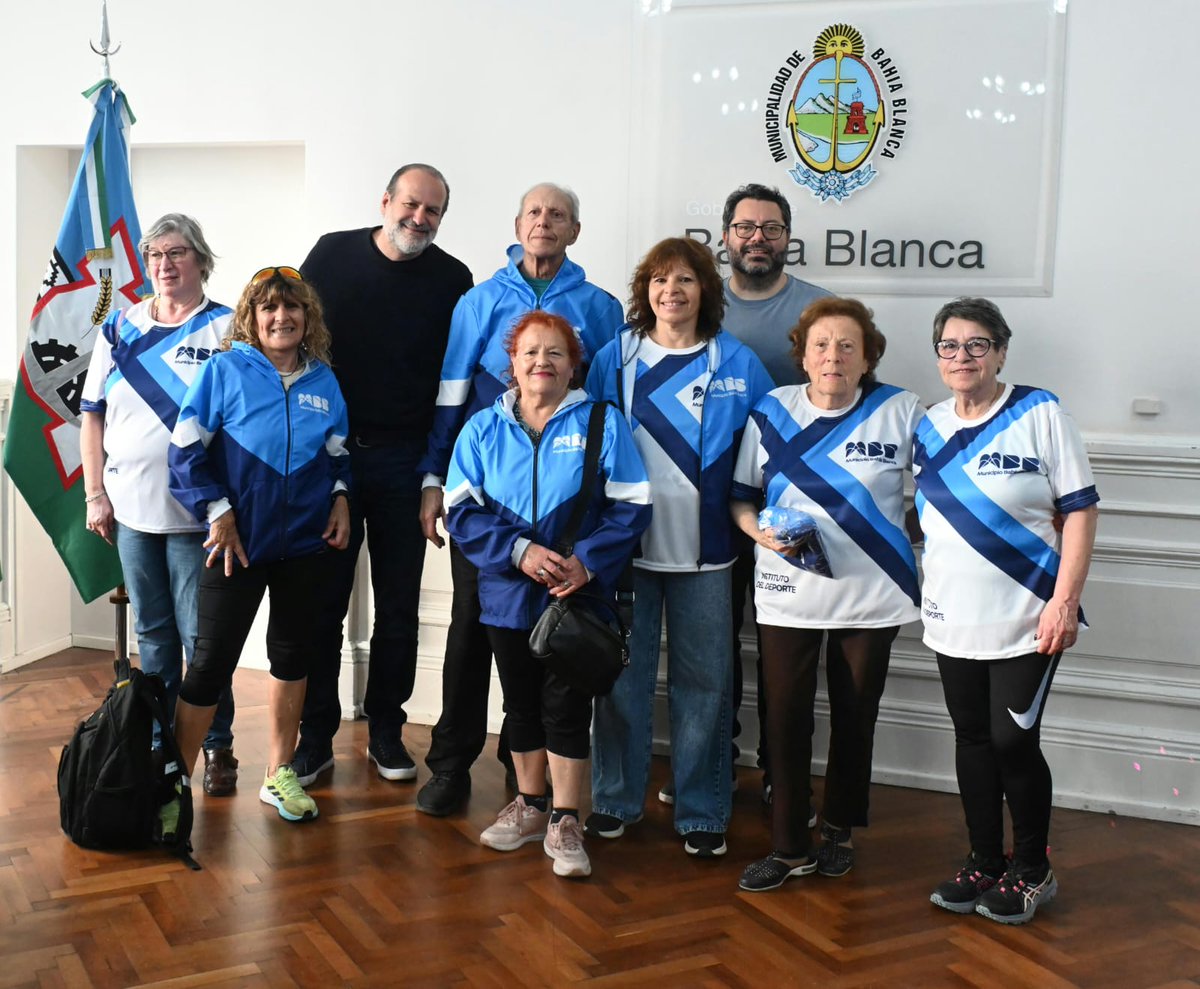 💙 ¡A llevar los colores bahienses con orgullo!

Con mucha alegría, hoy entregamos indumentaria para los más de 700 participantes que representarán a nuestra ciudad en los Torneos Bonaerenses en Deporte y Cultura.
