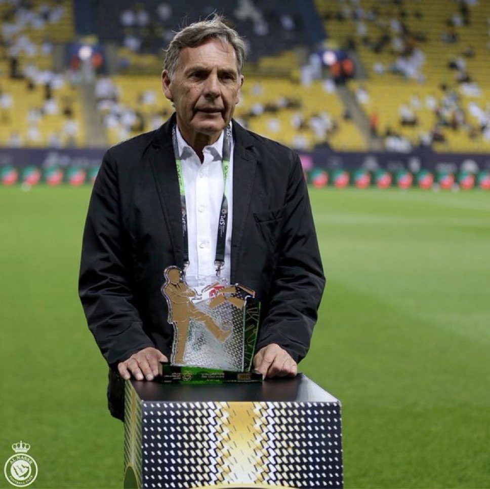 9NFCBALL's tweet image. 🚨🚨🚨 — عاجل :

وفاة مُدرب #النصر السابق ميخيل روسو .