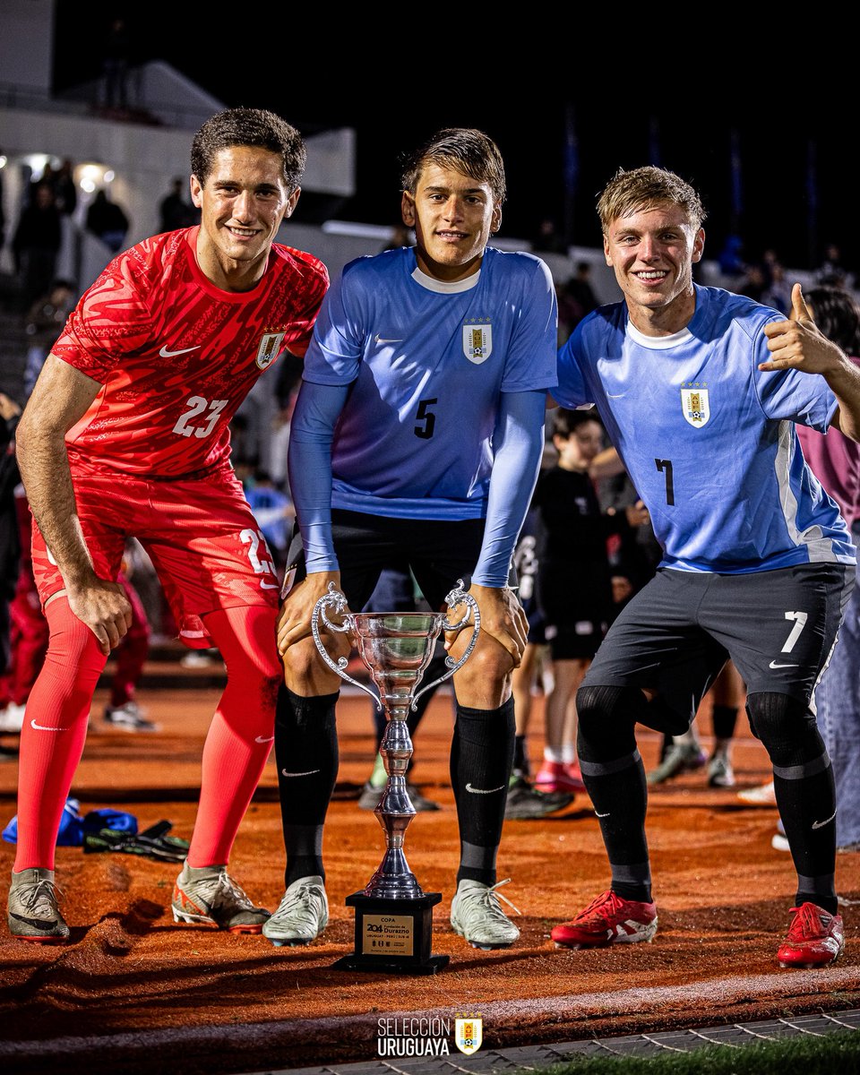 Tobías Albanell, Tomás Shaw y Ramiro Lecchini, los pibes de la 𝘀𝘂𝗯 𝟭𝟴 de <a href="/Uruguay/">Selección Uruguaya</a> 🇺🇾 

👌🏼 Tomi Shaw convirtió en el triunfo celeste ante Perú.