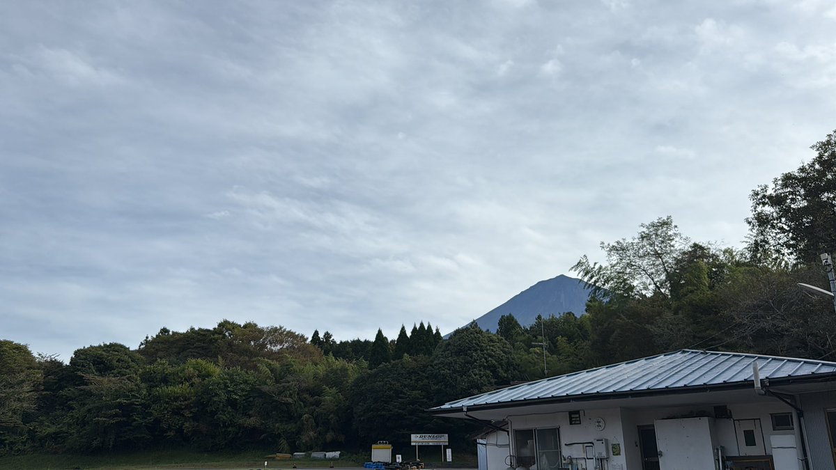 昨日の筑波サーキット

<a href="/Orochi_PCS/">オロチPCS</a> ご契約ライダーさんの
テイストF-ZERO車両、足回りのOH後のバランスチェックをご依頼いただき試乗☑️
コース上にはテイスト車両が多くなってきました⤴️

ちょこっと走っただけなのに筋肉痛w
今日は白糸貸切基礎練習会⤴️
