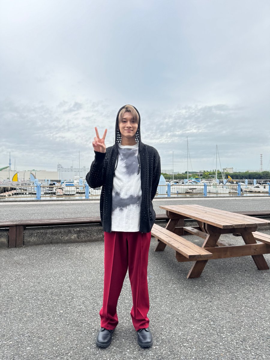 suijo_keisatsu's tweet image. ⚓️大変なことになってしまった三上くん🌊

介護施設「キズナオーシャン豊洲」で
働いていた三上くん

海を背景に元気いっぱいの
笑顔を見せてくれました！

1話の最後には大変なことに…！
彼の身に何が起きたのかは、
ぜひ無料配信でご覧ください!!

#松本怜生 
#新東京水上警察