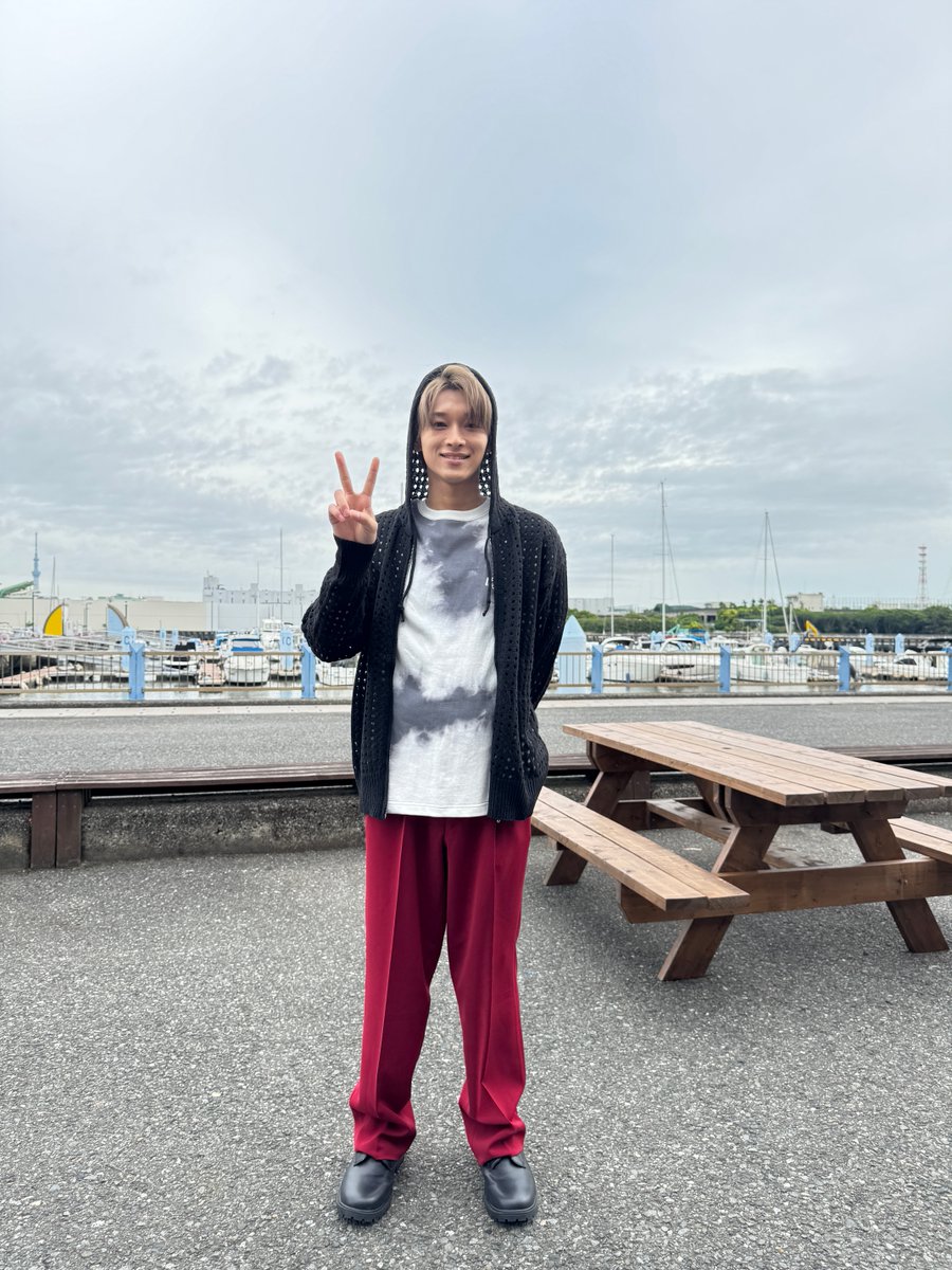 suijo_keisatsu's tweet image. ⚓️大変なことになってしまった三上くん🌊

介護施設「キズナオーシャン豊洲」で
働いていた三上くん

海を背景に元気いっぱいの
笑顔を見せてくれました！

1話の最後には大変なことに…！
彼の身に何が起きたのかは、
ぜひ無料配信でご覧ください!!

#松本怜生 
#新東京水上警察