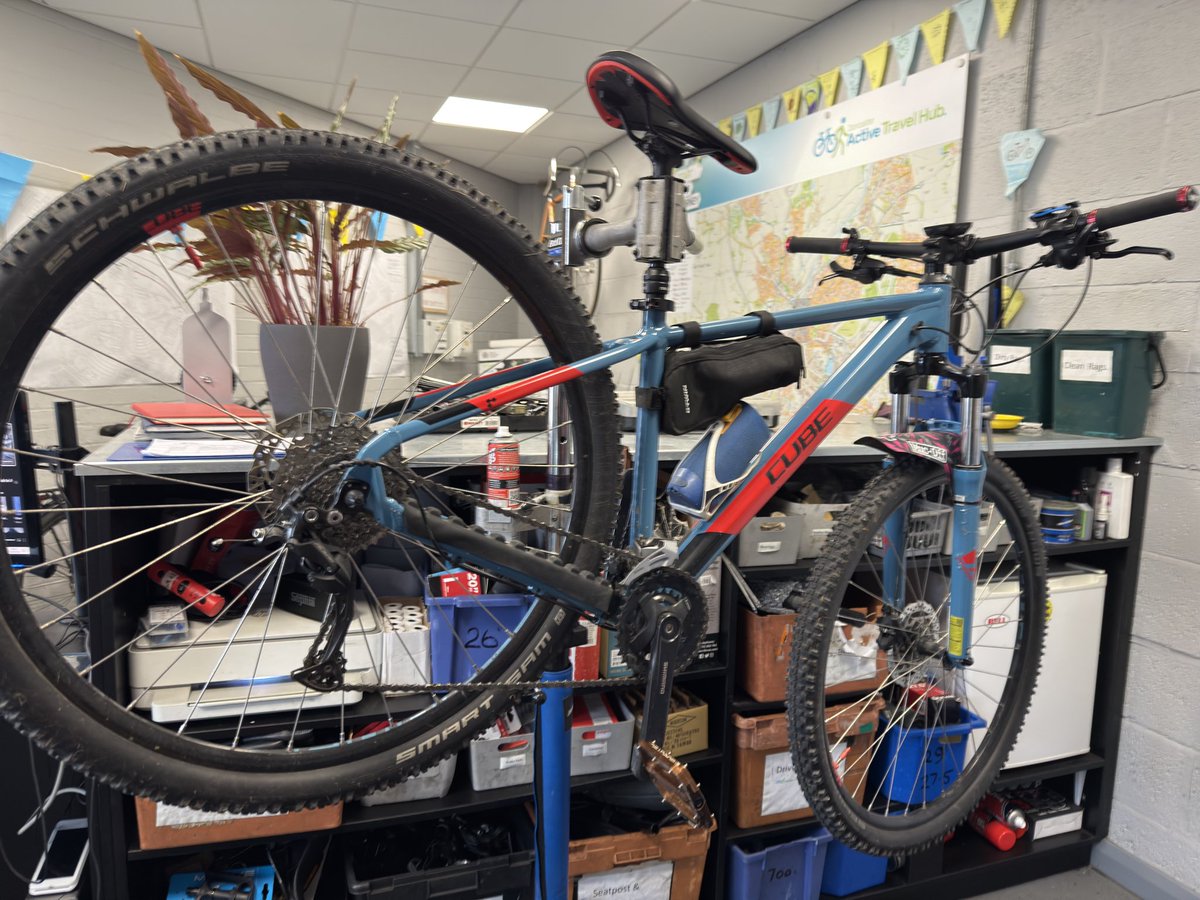 petergould11's tweet photo. Interesting long over due day on the none electric bike got train to Adwick but they didn't leave doors open enough for me to get off so had to get off at Soith Elmsall which wasn't please about #cubebikesofficial #cycling #cyclingcommute #bike https://t.co/cAdl7dRSD8