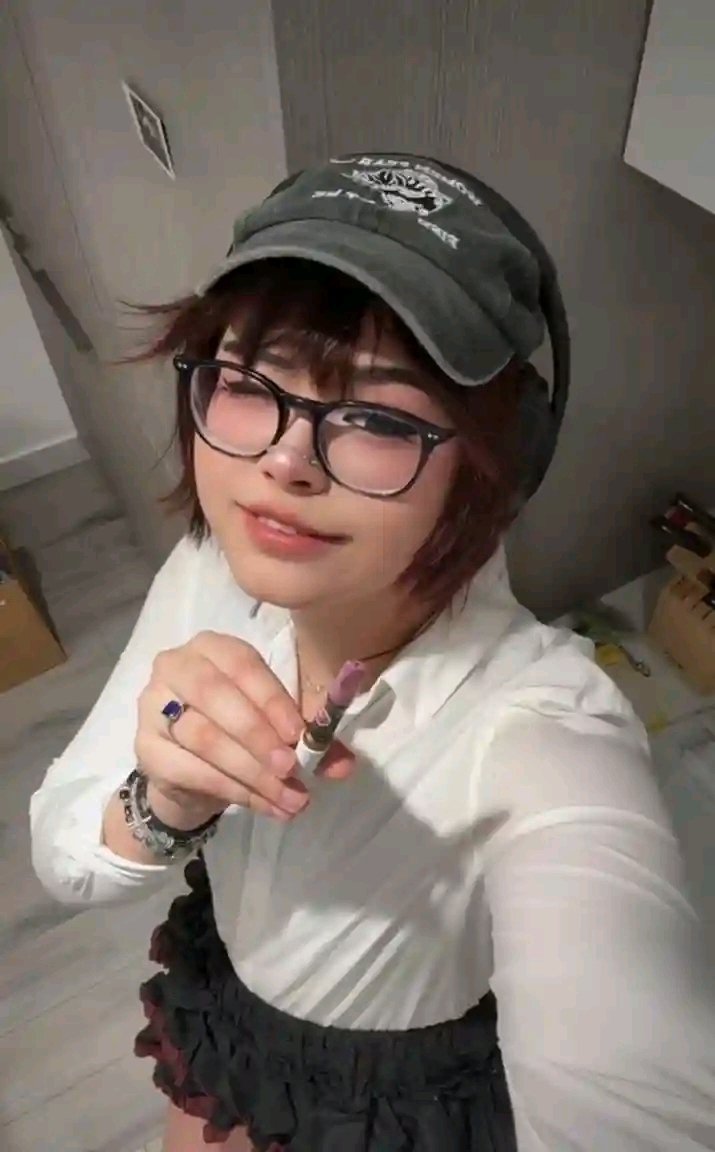 trans_kiyanav's tweet photo. Whose ready for meet up 💋💋💋 https://t.co/vACgMeBcmd