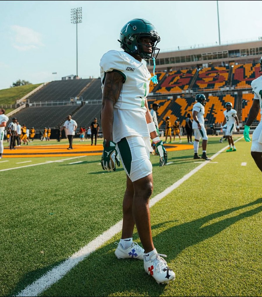 After a great conversation with <a href="/coachlavonmeeks/">Lavon Meeks</a> I’m thankful to receive an offer from Kentucky State <a href="/Coachdesmondr/">Coach Desmond Reichold</a> <a href="/Coach_RayS/">Ray Simmons</a> <a href="/DP_HdSports/">DerrickPitts</a> <a href="/ScottPingel10/">Scott Pingel</a> #agtg