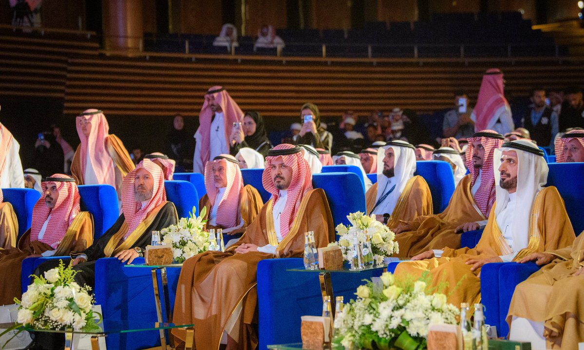 9dmd's tweet image. نيابةً عن #خادم_الحرمين_الشريفين -حفظه الله-..
سمو أمير منطقة #المدينة_المنورة #سلمان_بن_سلطان يفتتح #الملتقى_العلمي_25 لأبحاث الحج والعمرة والزيارة الذي تنظمه جامعة أم القرى @uqu_edu ممثلةً في معهد خادم الحرمين الشريفين لأبحاث الحج والعمرة، تحت شعار «الابتكار والاستدامة في خدمة…