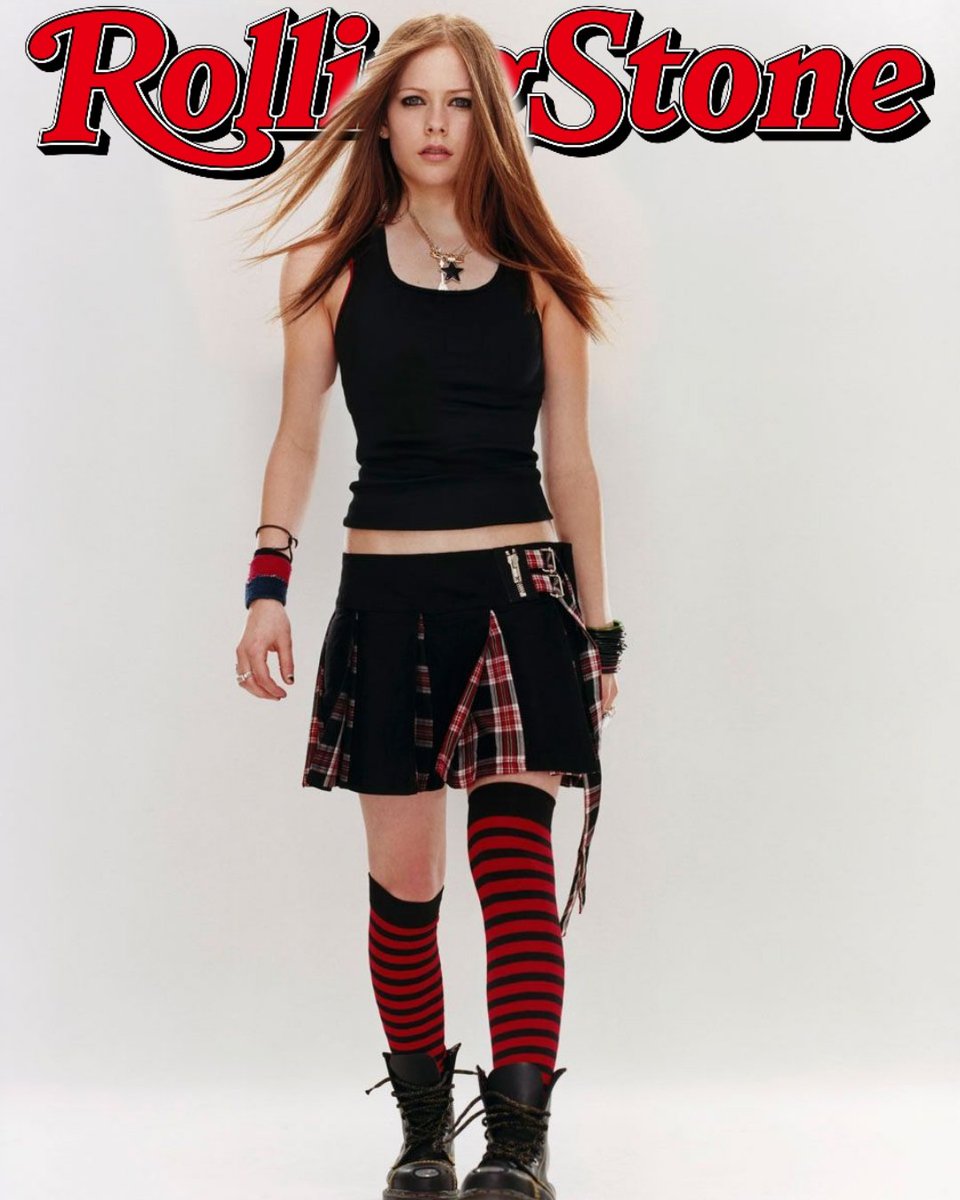 'Complicated' en el puesto #132 de 'Las 250 mejores canciones del SIGLO XXI hasta ahora":
"Una joya del pop-rock que la convirtió, a sus 17, en la antítesis de todas las princesas del pop de principios de los 2000"