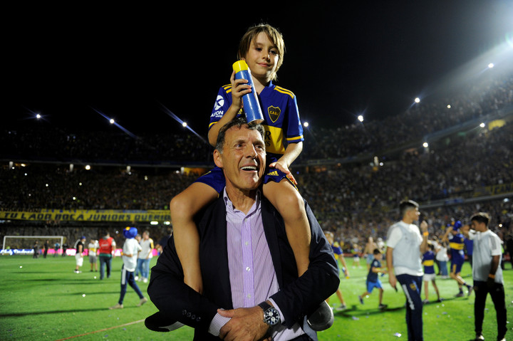 Joacoco_BJ's tweet photo. Muchísimas gracias por todo Miguel Ángel Russo.
Realmente, muchísimas gracias.
No tengo palabras para agradecerte por todo.

Te voy a recordar con esa sonrisa tan caracteristica tuya.
Hasta siempre. Gracias por hacerme tan feliz.

Una vez más:
Muchísimas gracias, Miguel 💙💛💙 https://t.co/EgpR0LwqBR