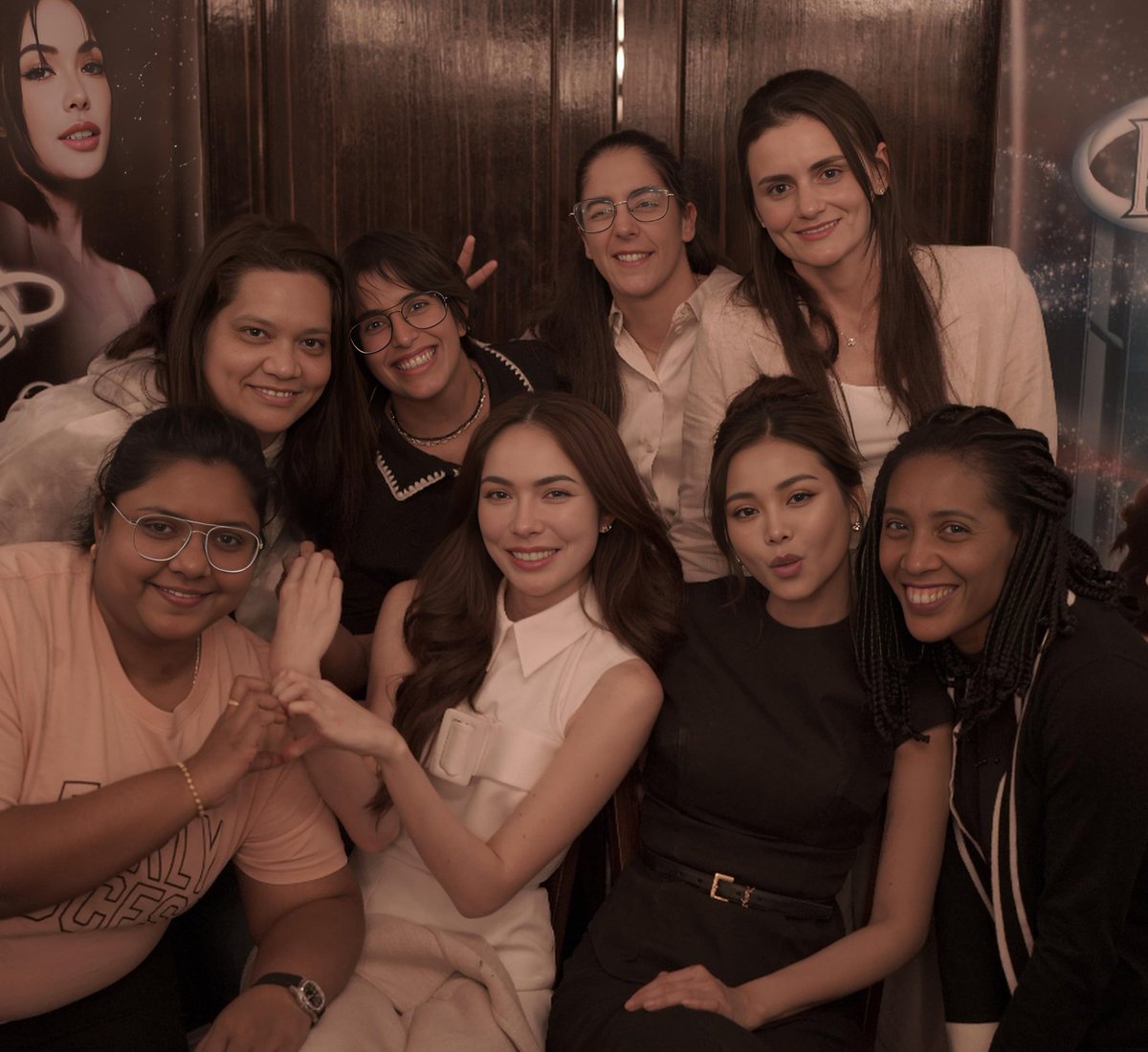DaniWaraha's tweet image. Barcelona, charm and joy 🇪🇦
Paris, Mystery and Glamour 🇲🇫
London, Fun and Magic 🇬🇧
Thank you Engfa and Charlotte for the beautiful memories 🥹🤍
#ENGLOTinfinityTourinEUROPE25
DAZZLING DELIGHT ENGFA09
#อิงฟ้ามหาชน #อิงชฟ้าวราหะ #EngfaWaraha
@EWaraha @itscharlotty