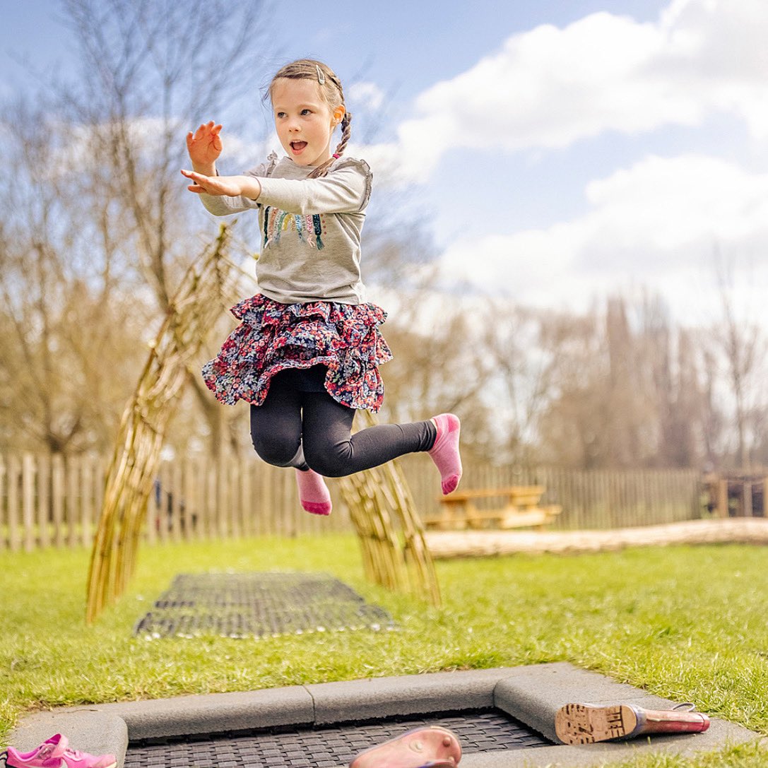 💚Fancy a whole lot of fun for your little ones in the autumnal sun. Come grab a coffee and watch them make childhood memories at the play park next to the cafe. #makingmemories❤️