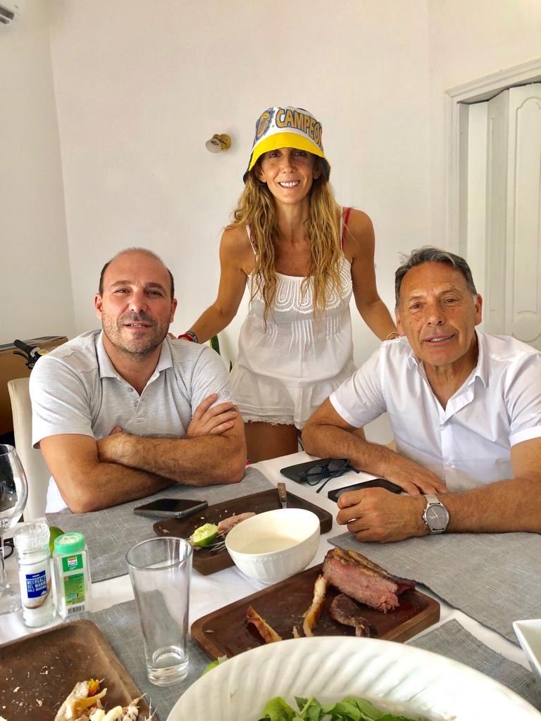 Las miles de fotos los miles de recuerdos las miles de enseñanzas el amor a mi familia el amor a Central. Fuiste nuestro papá, nuestro amigo, nuestro guía. Nadie podrá jamás llenar el vacío q nos dejas. Pero vas a vivir siempre en ntros corazones.Tu sonrisa eterna Miguel querido