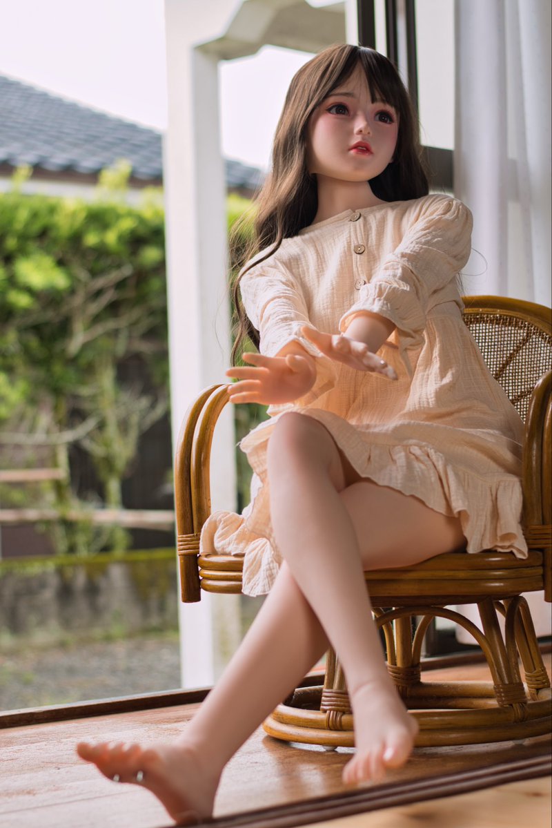 おはようございます😊

夜中に鼻が詰まって起きてしまいました💦
どうにも眠れそうもなかったので、鼻うがいをして対処。
朝になって効き目が出たのか回復しましたよー😆

今朝はローアングルからのおみ足です💕
ふくらはぎのゆるやかな曲線に💗