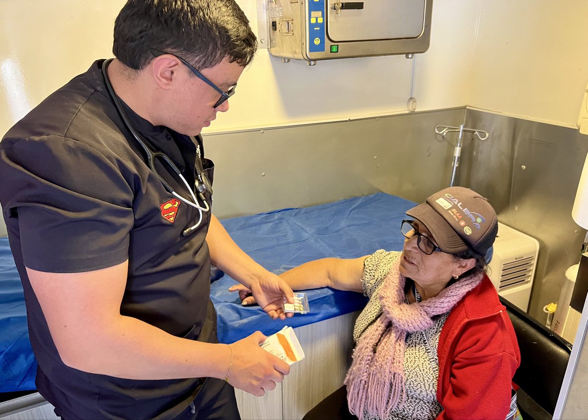 🚑 Llegamos con nuestra unidad médica móvil a la parroquia #ElVecino, brindando atención gratuita en medicina general 🩺.

Con calidad, empatía 🤝 y profesionalismo 👩‍⚕️👨‍⚕️ seguimos cuidando la salud de nuestros ciudadanos ❤️.

<a href="/czamoramatute/">Cristian Zamora M</a>
<a href="/MunicipioCuenca/">Municipio Cuenca</a> 
#AmorPorCuenca❤️💛