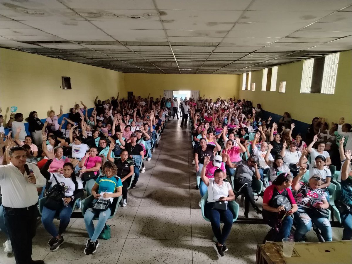 Ivanbravoh's tweet photo. SITE FETRASINED, PORTUGUESA ELIGE COMISIÓN ELECTORAL 

Mañana en la casa sindical de Guanare a las 8:00 a. m. se terminará de elegir a los miembros que faltan

Estamos seguro que Dios mediante mañana en Guanare también recibiremos el apoyo y el respaldo de nuestros afiliados https://t.co/lYAPEJ7jix