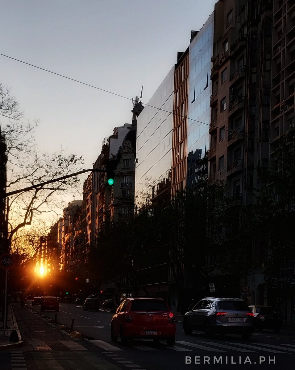 <a href="/ferraribsas/">Jorge Ferrari ®</a> <a href="/bodegonlapipeta/">Bodegón La Pipeta ®️</a> <a href="/MercadoCentro/">Mercado del Centro ®️</a> El atardecer en la avenida Córdoba y Libertad.