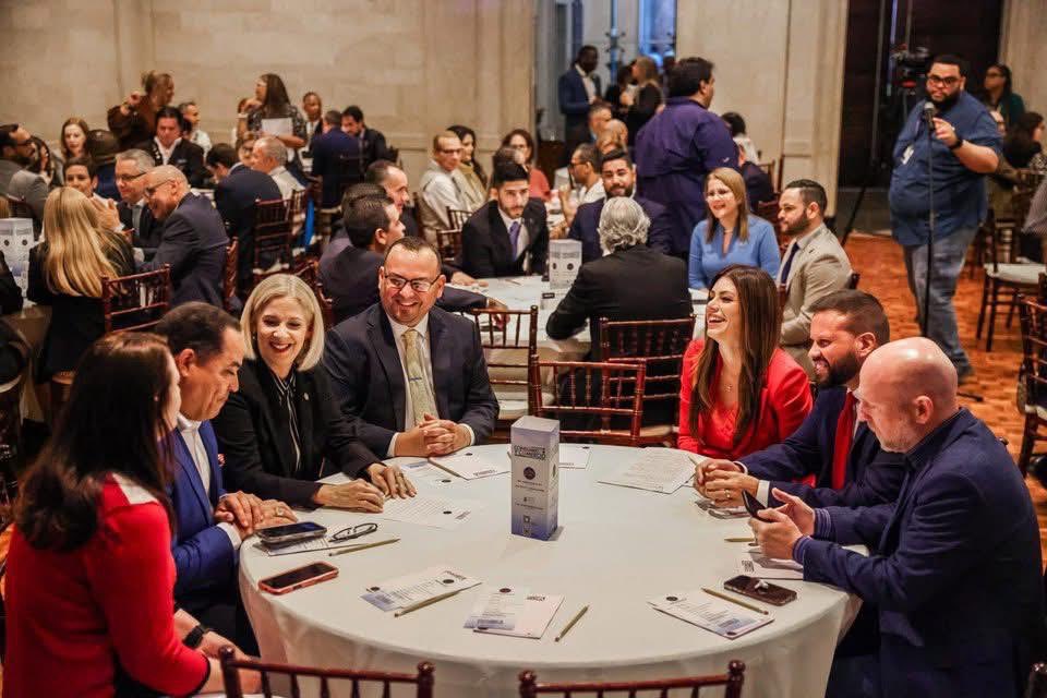 Hoy participé en la Cumbre del Consumidor y Comercio, celebrada en el Capitolio. Agradezco al presidente del Senado de PR, Thomas Rivera Schatz, y al senador Héctor Joaquin Sánchez por la invitación y por abrir este espacio de colaboración en beneficio del consumidor. #COSSEC