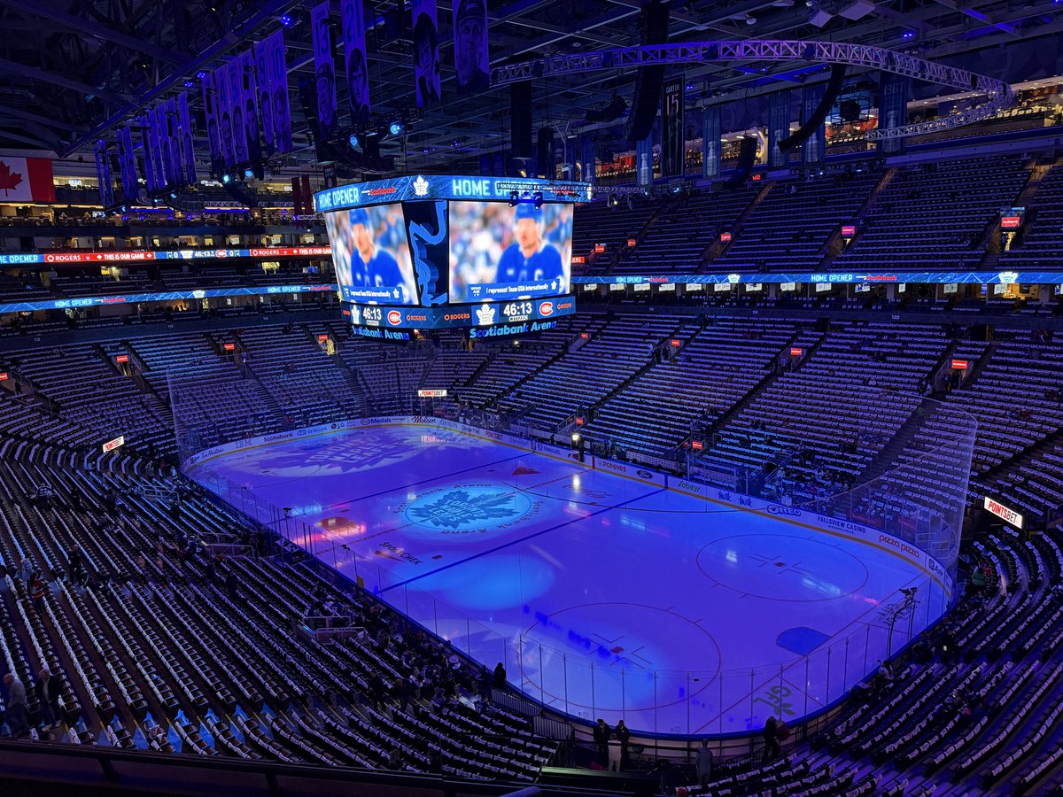 First game opener at the <a href="/MapleLeafs/">Toronto Maple Leafs</a>  what a venue and atmosphere 👌
